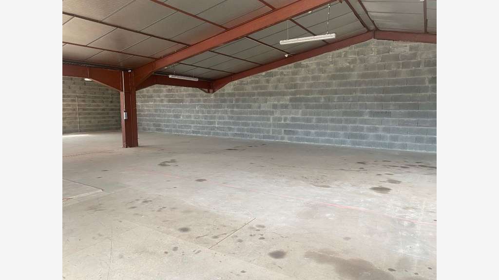 Local d'activités de 390m² à louer à Sevrier