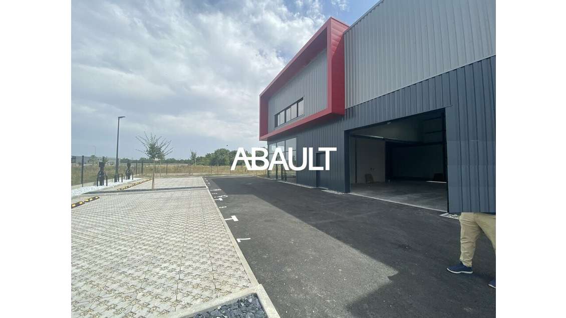 Entrepôt neuf 171m² à louer à Seysses 