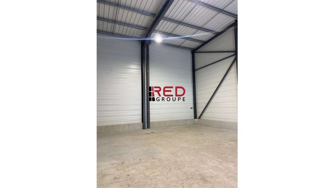 Entrepôt 150m² à louer à Signes