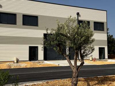 Location Locaux d'activités - Entrepôts à Signes