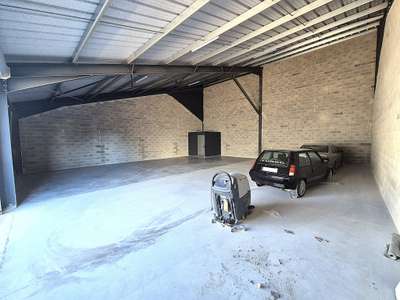 A louer local stockage de 200m² en ZI de Signes