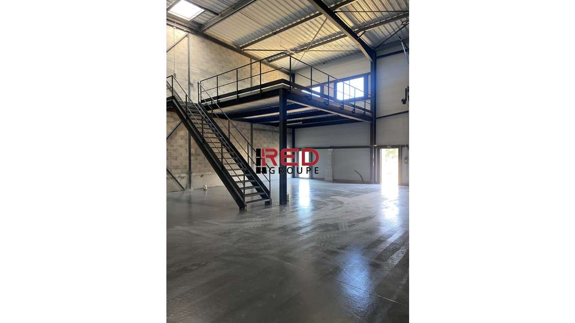 Location local d'activité neuf 231m² ZA de Signes