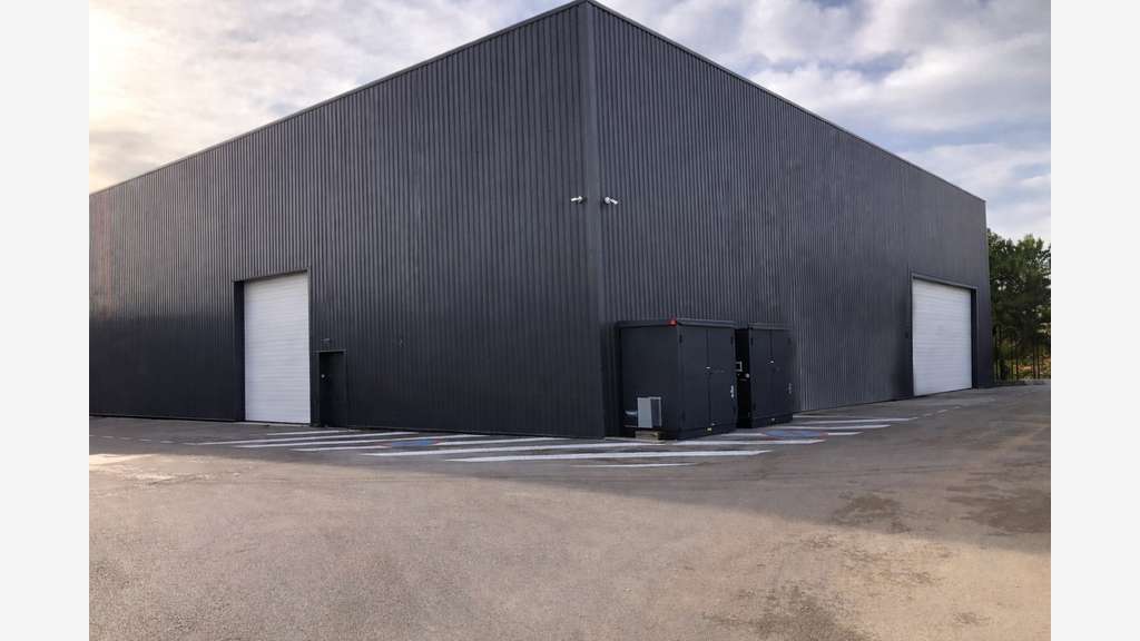 A louer local 1557m² ZA du Plateau de Signes