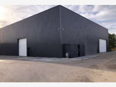 A louer local 1557m²  ZA du Plateau de Signes