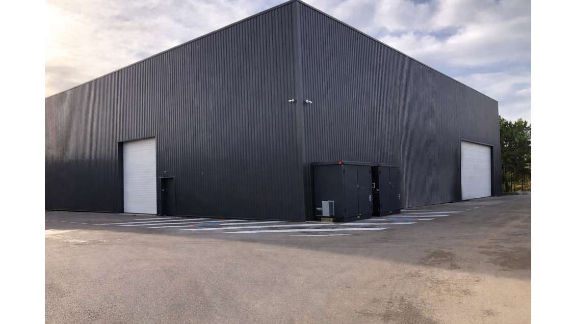 A louer local 1557m²  ZA du Plateau de Signes