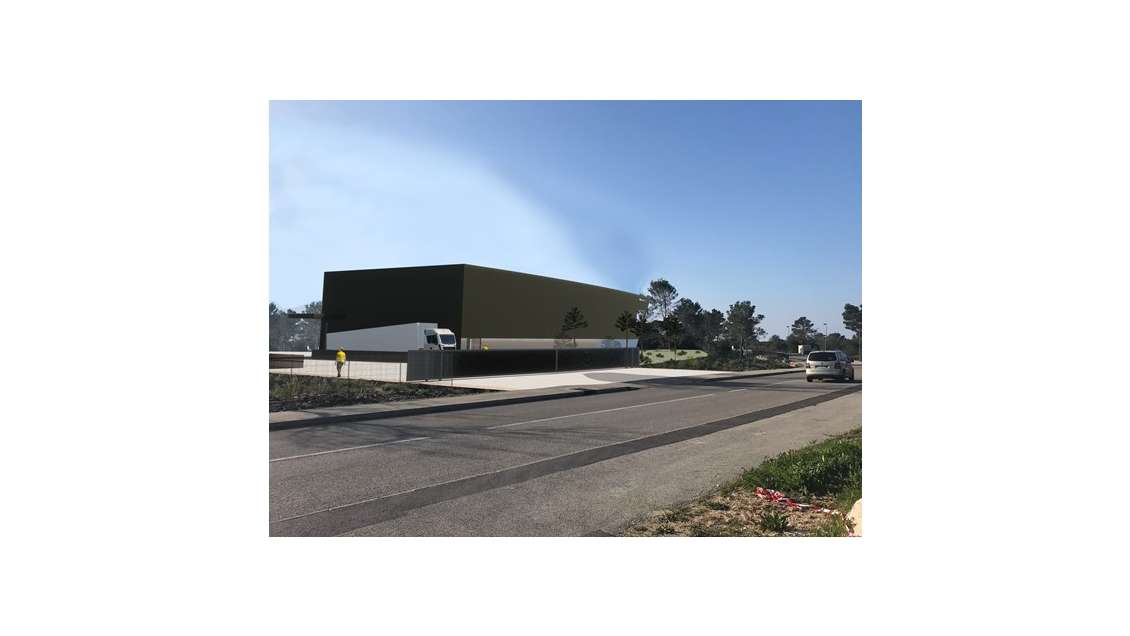 A louer entrepôts de 900 à 1500m² ZI de Signes.