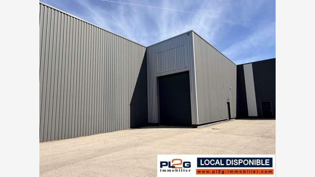 Location entrepôt 435m² en Parc d'activités Signes