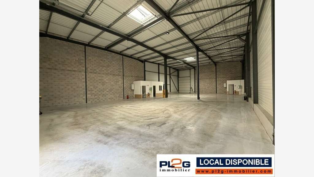 Location entrepôt 435m² en Parc d'activités Signes