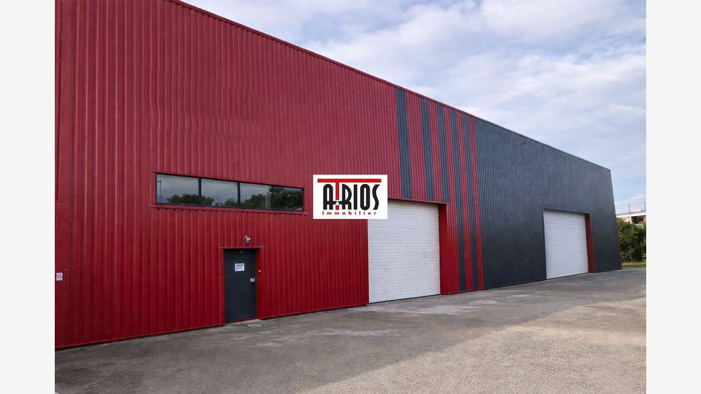 Local d'activité de 1560m² à louer en ZA à Signes