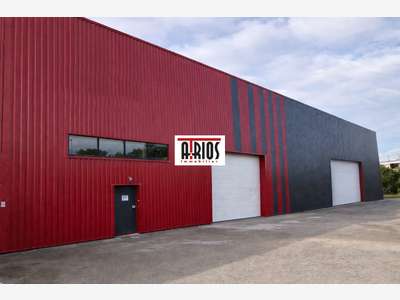 Local d'activité de 1560m² à louer en ZA à Signes