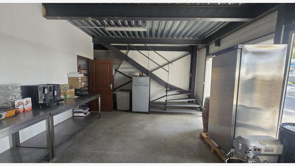 A louer local d'activité 185m² à Six-Fours