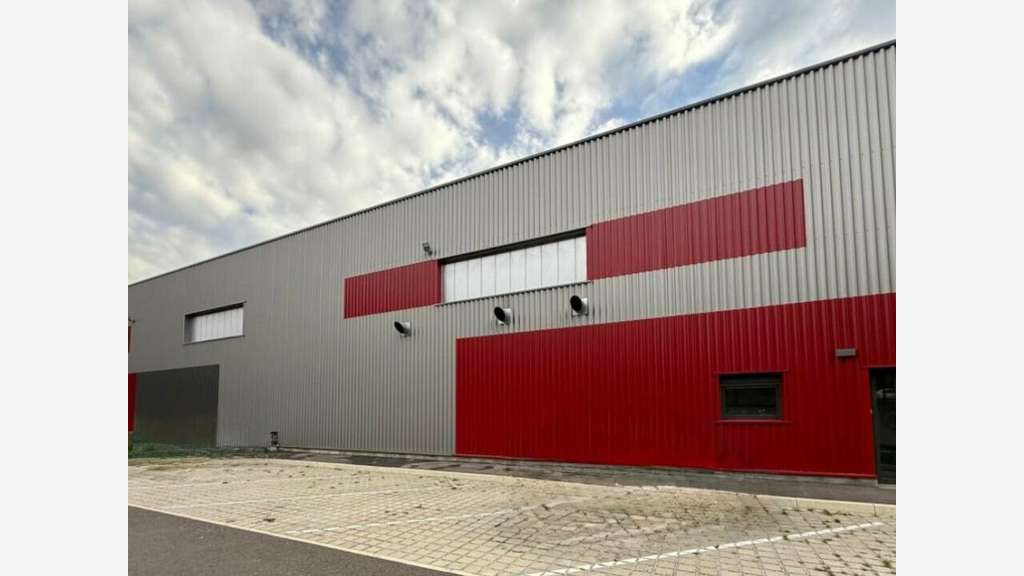 A louer local d'activité sécurisé 600m² à Sochaux