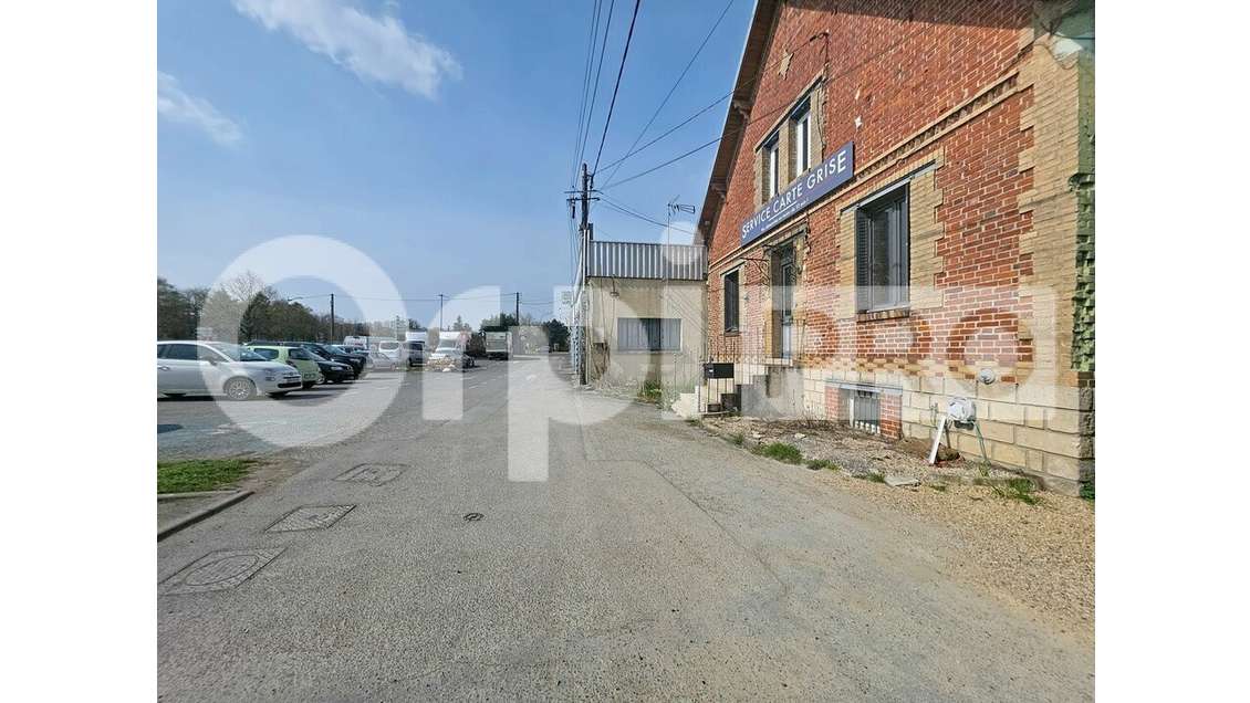 Local 123m² à louer aux portes de Soissons