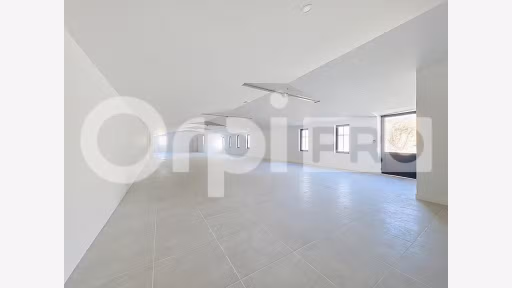 Local professionnel de 185m² à louer à Soissons