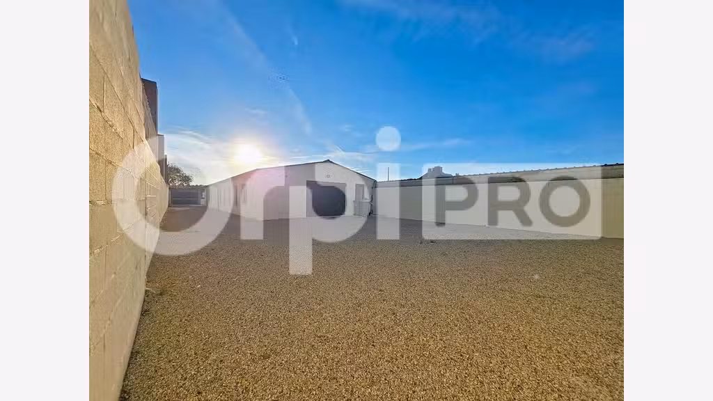 Local professionnel de 185m² à louer à Soissons