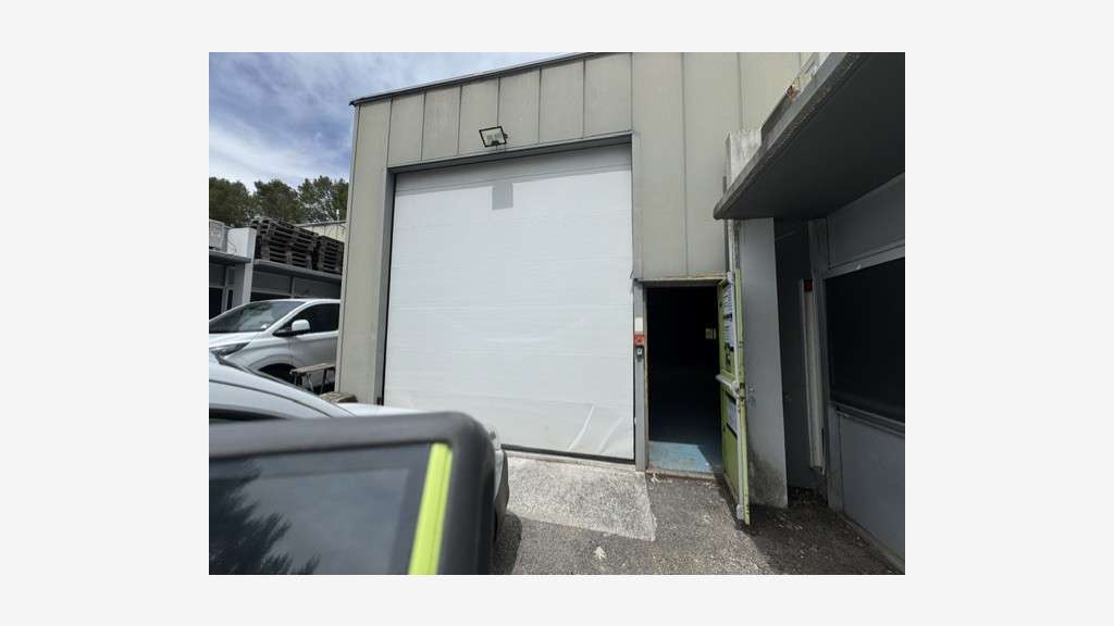 A louer entrepôt 300m² sur Sophia Antipolis
