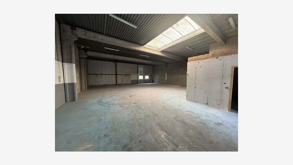 A louer entrepôt 300m² sur Sophia Antipolis