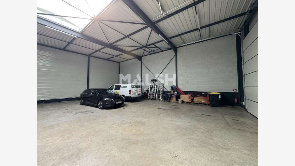 Locaux d'activité 218m² à louer à Sorbiers