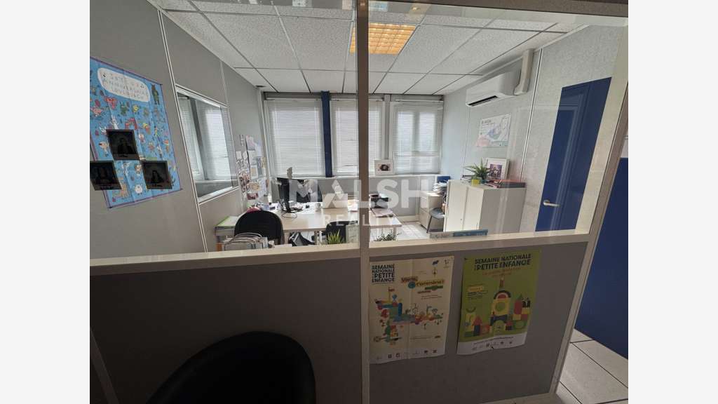 Bureaux et petit stockage 2 lots de 224m² et 106m²