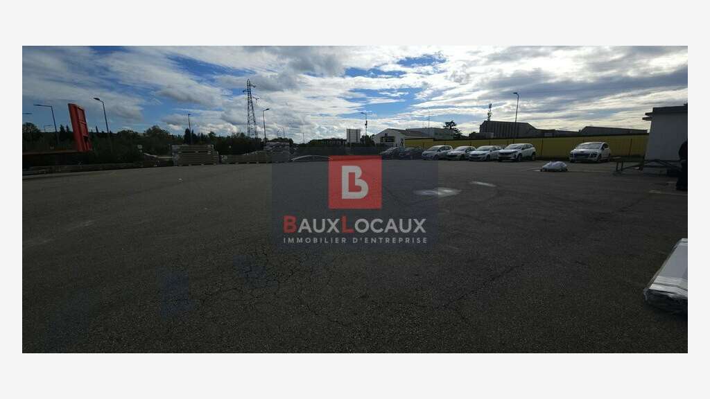 Local industriel 2500m² à louer à Sorgues