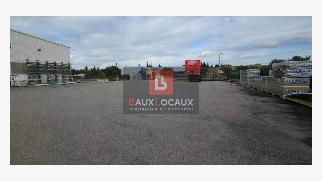 Local industriel 2500m² à louer à Sorgues