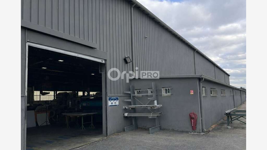 Local professionnel 2500m² à louer à Sorgues 