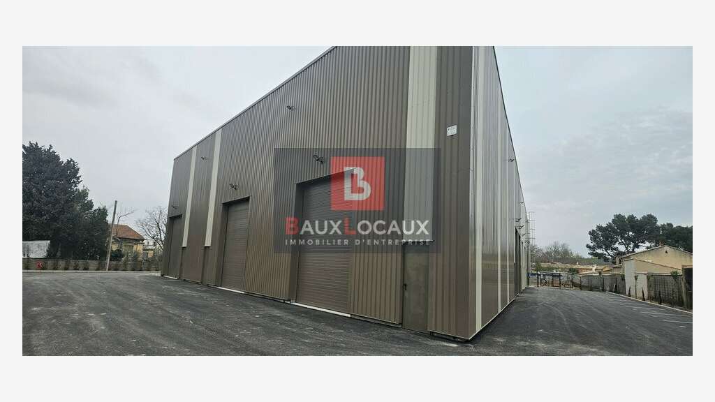 Local d'activité neuf 300m² à louer à Sorgues