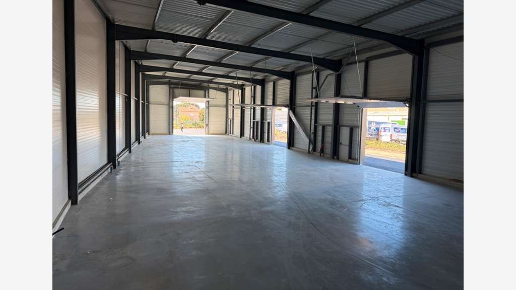 A louer local d'activité 491m² en ZA à Sorgues