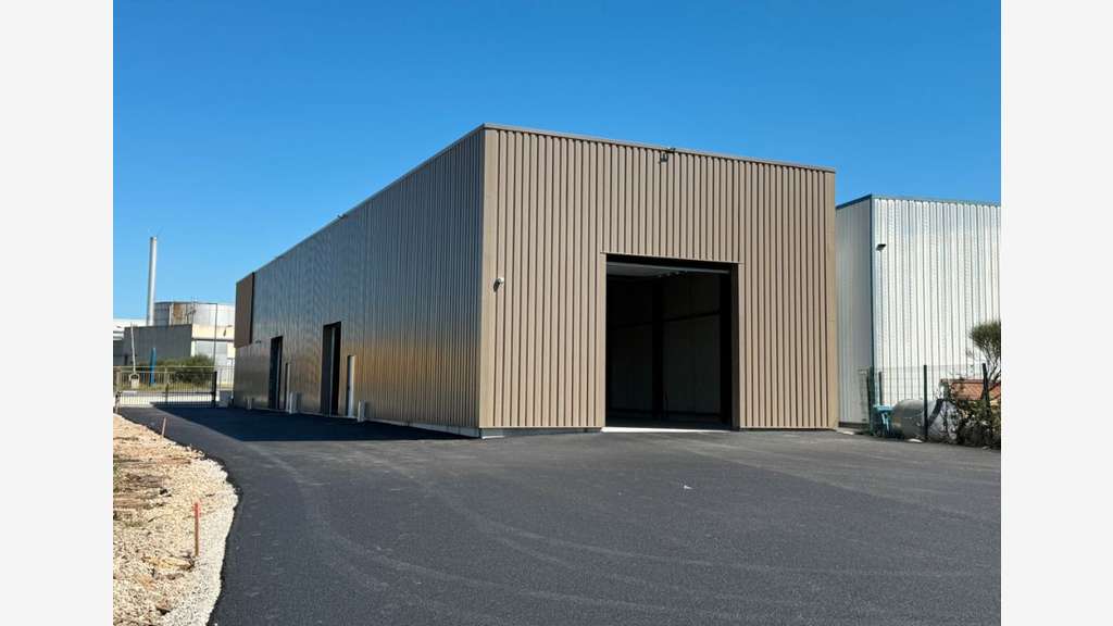 A louer local d'activité 491m² en ZA à Sorgues