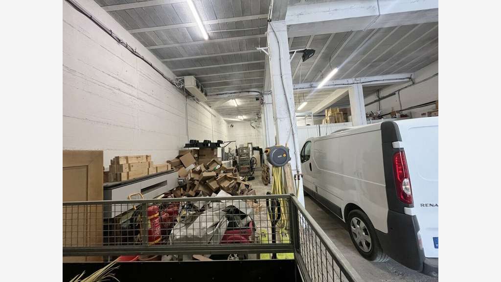 Local de stockage 210m² à louer à Sorgues A7/A9
