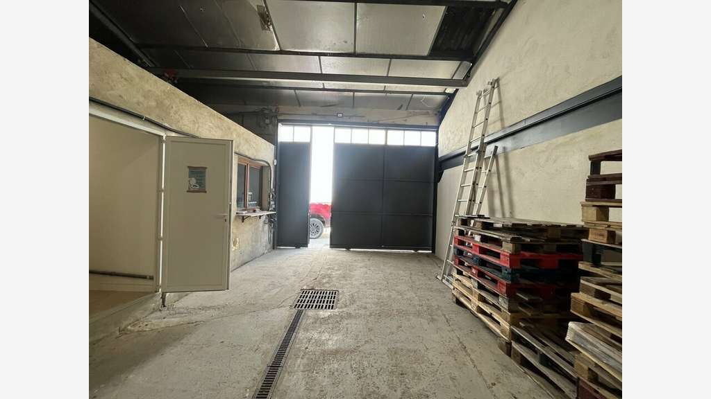 Local de stockage 210m² à louer à Sorgues A7/A9