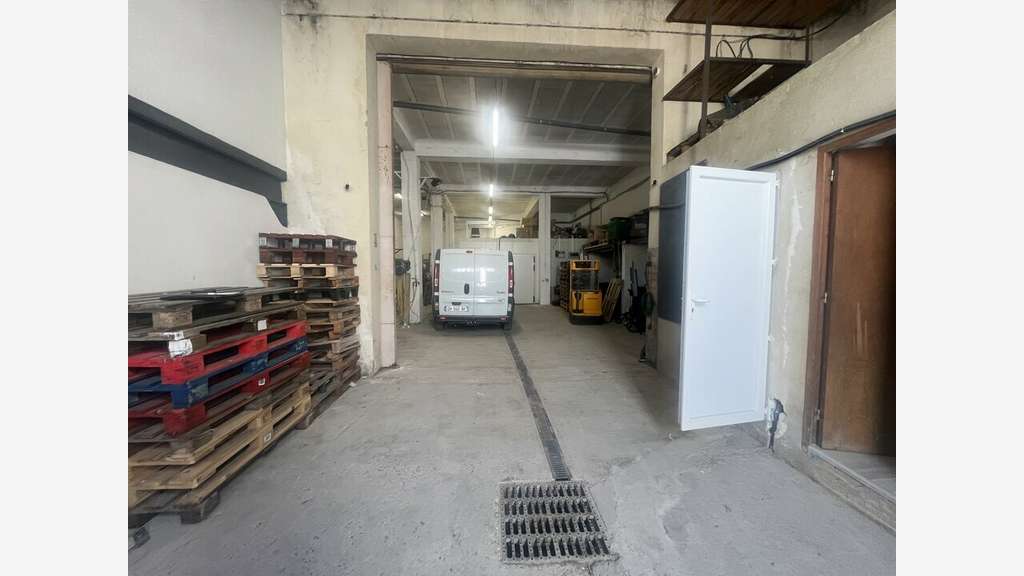 Local de stockage 210m² à louer à Sorgues A7/A9