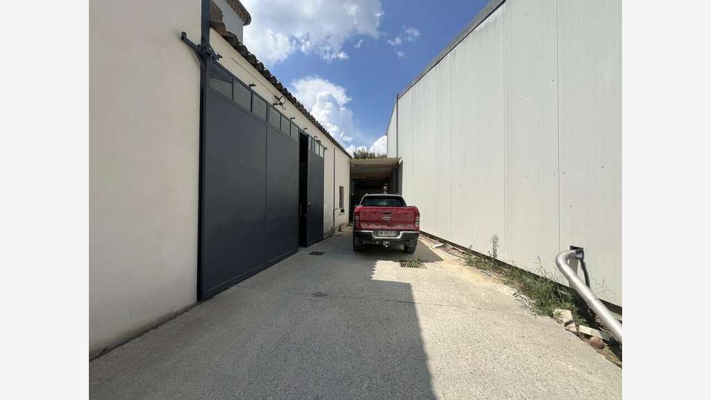Local de stockage 210m² à louer à Sorgues A7/A9