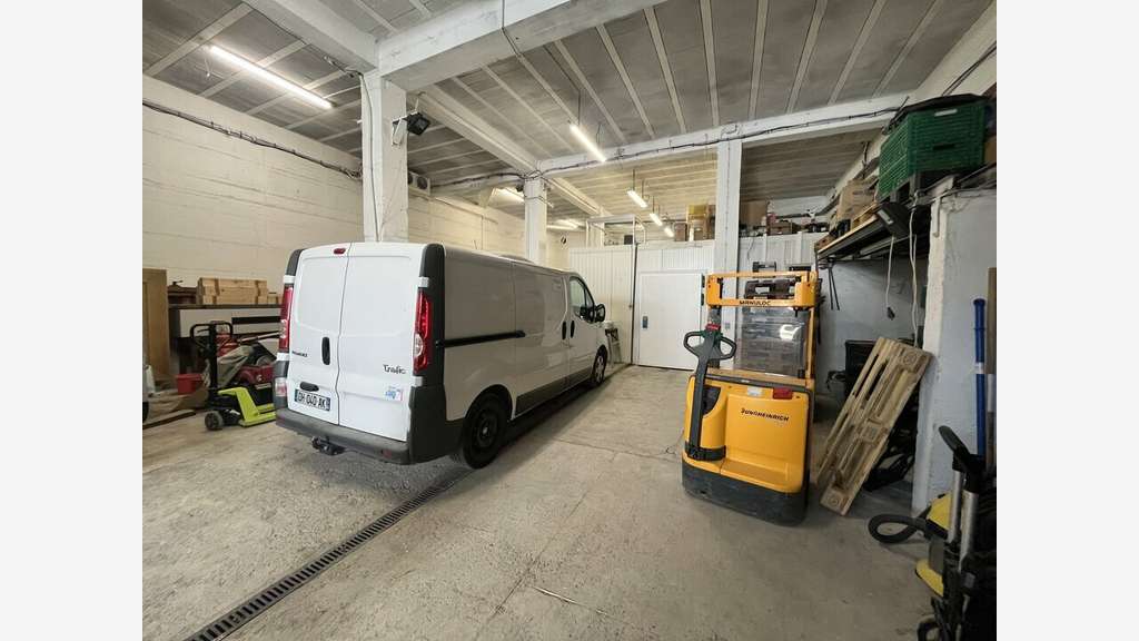 Local de stockage 210m² à louer à Sorgues A7/A9