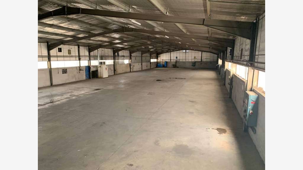 À louer entrepôt 1540m² ZA du Fournalet à Sorgues