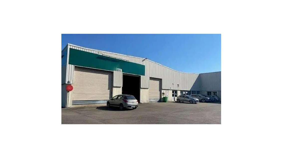 À louer entrepôt 1 739m² à Sotteville-lès-Rouen