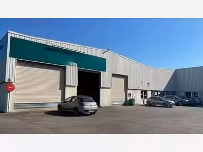 À louer entrepôt 1 739m² à Sotteville-lès-Rouen