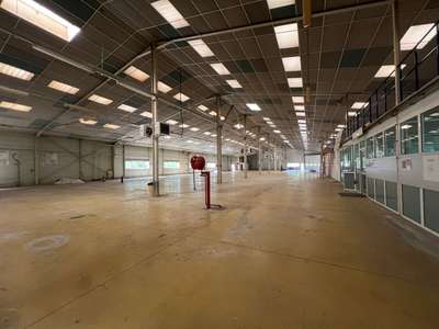 A louer locaux d'activités 2800m² Souillac Lot