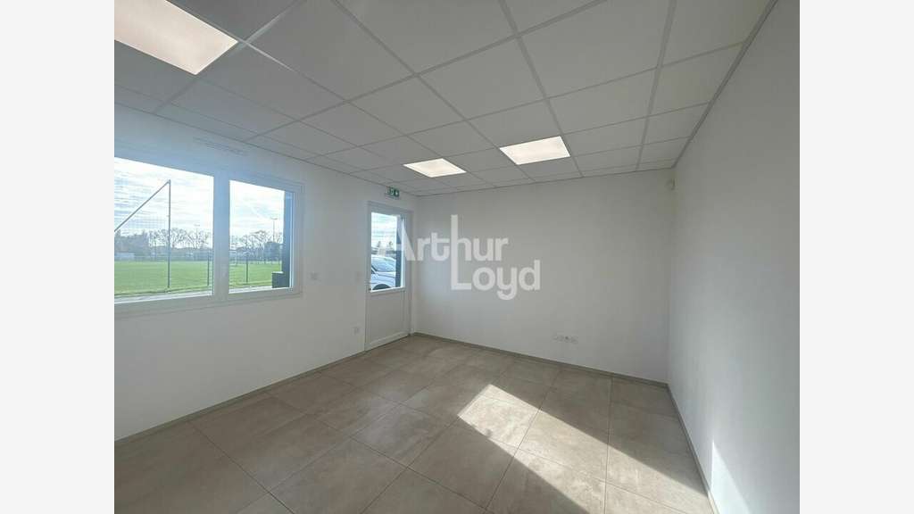 Location local d'activité 380m² ZA Soullans
