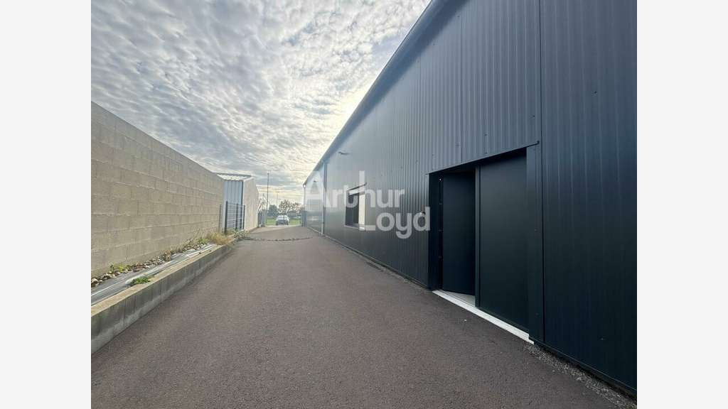 Location local d'activité 380m² ZA Soullans