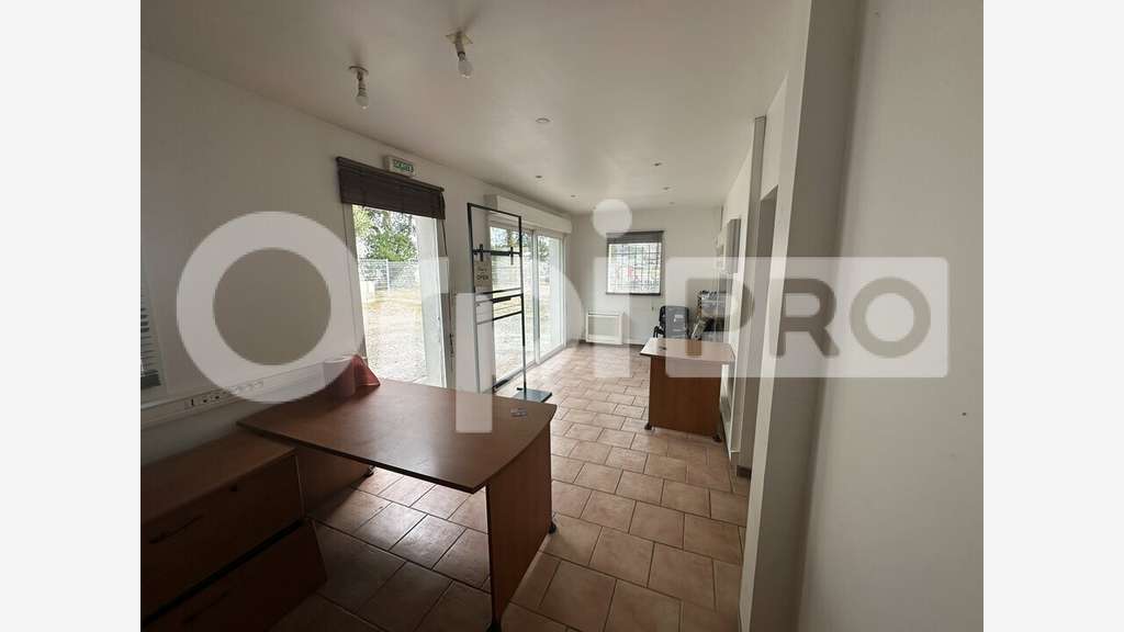 Loue local professionnel commercial 85m² Soustons