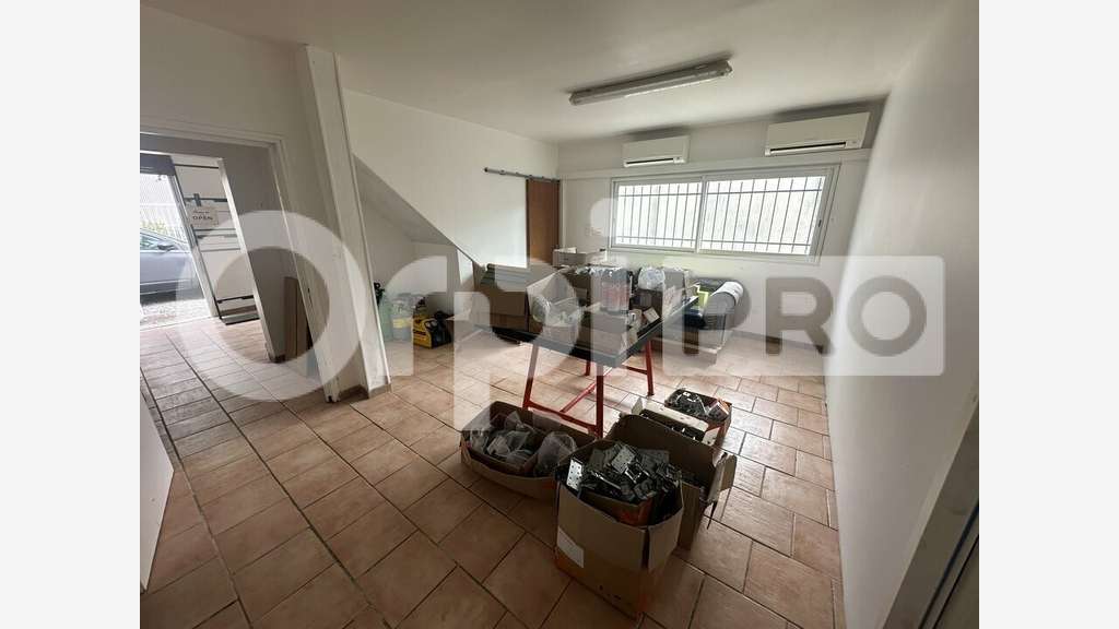 Loue local professionnel commercial 85m² Soustons