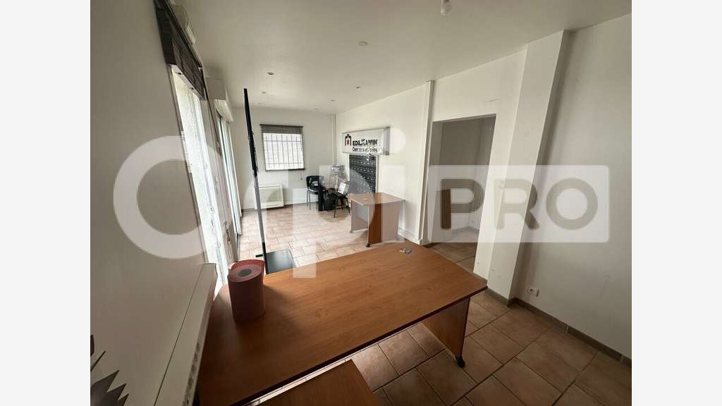 Loue local professionnel commercial 85m² Soustons