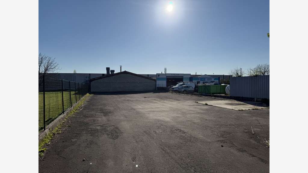A louer bâtiment activité 435m² à Soyaux