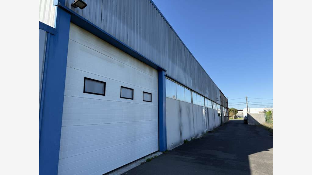 A louer bâtiment activité 435m² à Soyaux