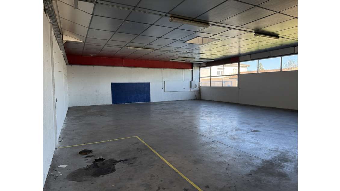 A louer bâtiment activité 435m² à Soyaux