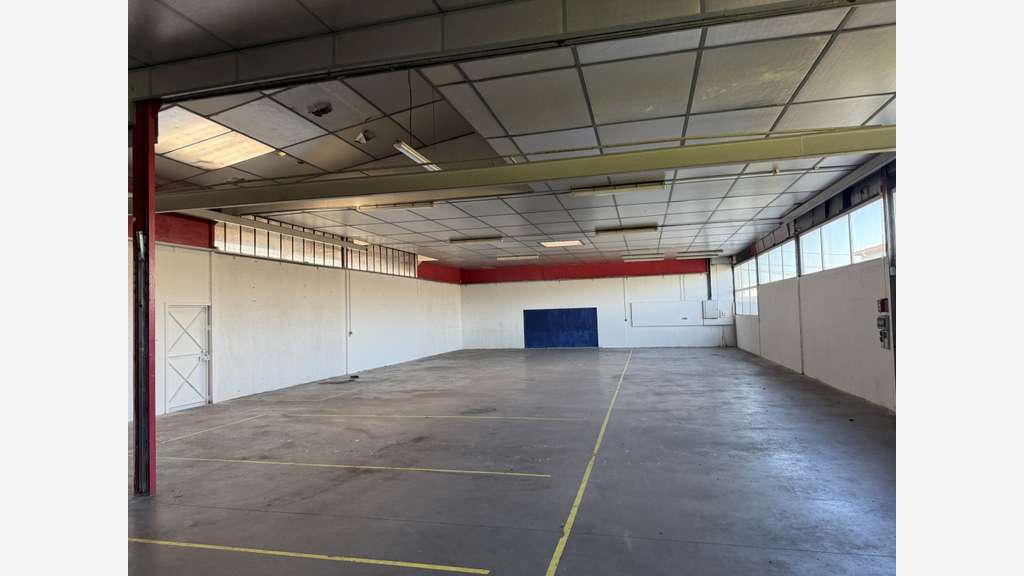 A louer bâtiment activité 435m² à Soyaux