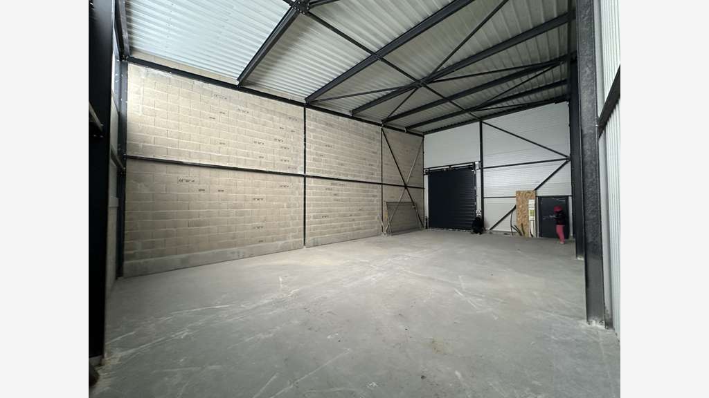 A LOUER une cellule de stockage de 118.58m² en loc