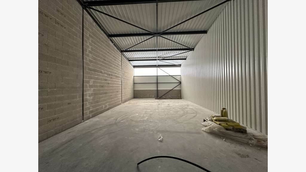 A LOUER une cellule de stockage de 118.58m² en loc