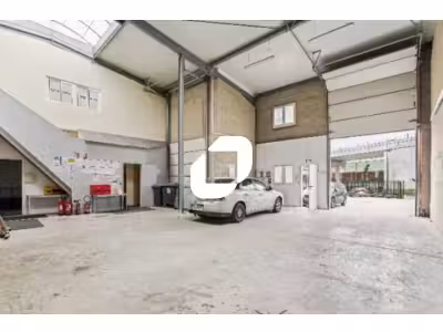 Location Locaux d'activités - Entrepôts à Stains